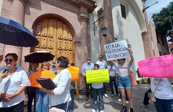 Vecinos de Villa de Pozos Protestan en la Capital Contra Manejo Político del Concejo Municipal